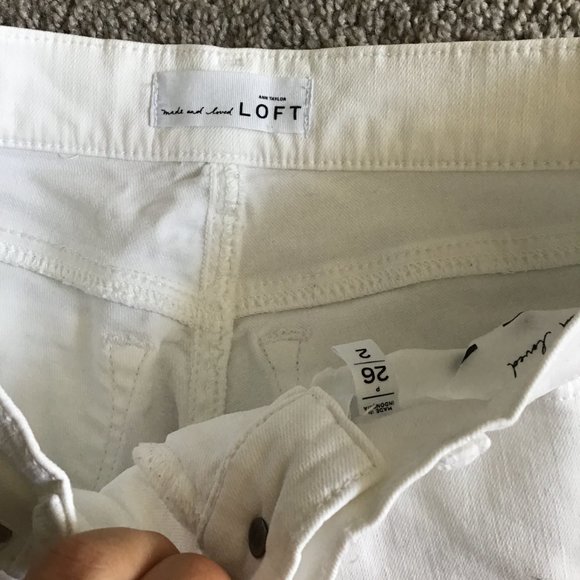 LOFT cropped white skinny jeans with double row of fraying at hem - Picture 2 of 6